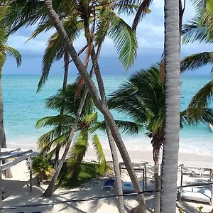 https://private-room-overlooking-the-beach.comcaribbean.com